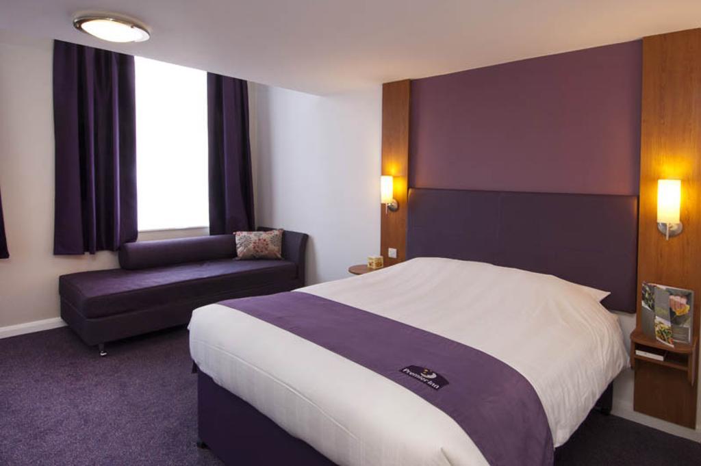 קרואולי Premier Inn London Gatwick Airport - Manor Royal מראה חיצוני תמונה