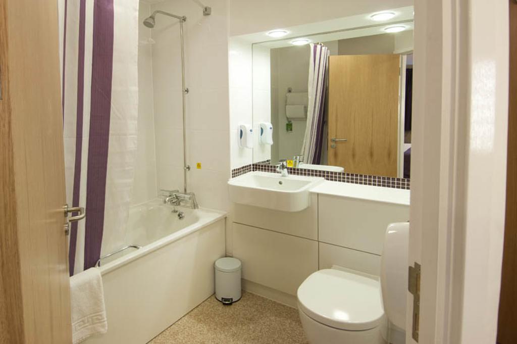 קרואולי Premier Inn London Gatwick Airport - Manor Royal מראה חיצוני תמונה
