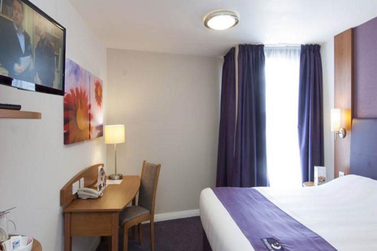 קרואולי Premier Inn London Gatwick Airport - Manor Royal מראה חיצוני תמונה