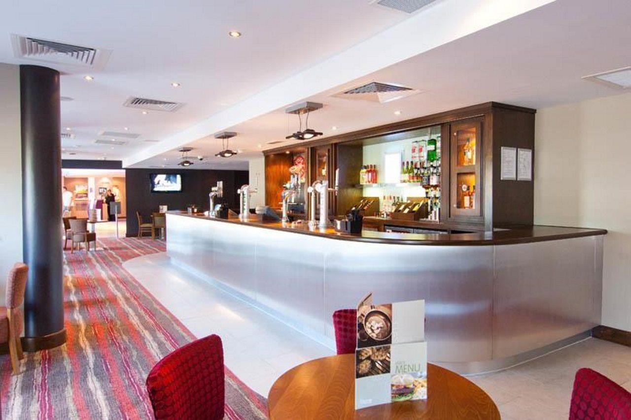 קרואולי Premier Inn London Gatwick Airport - Manor Royal מראה חיצוני תמונה