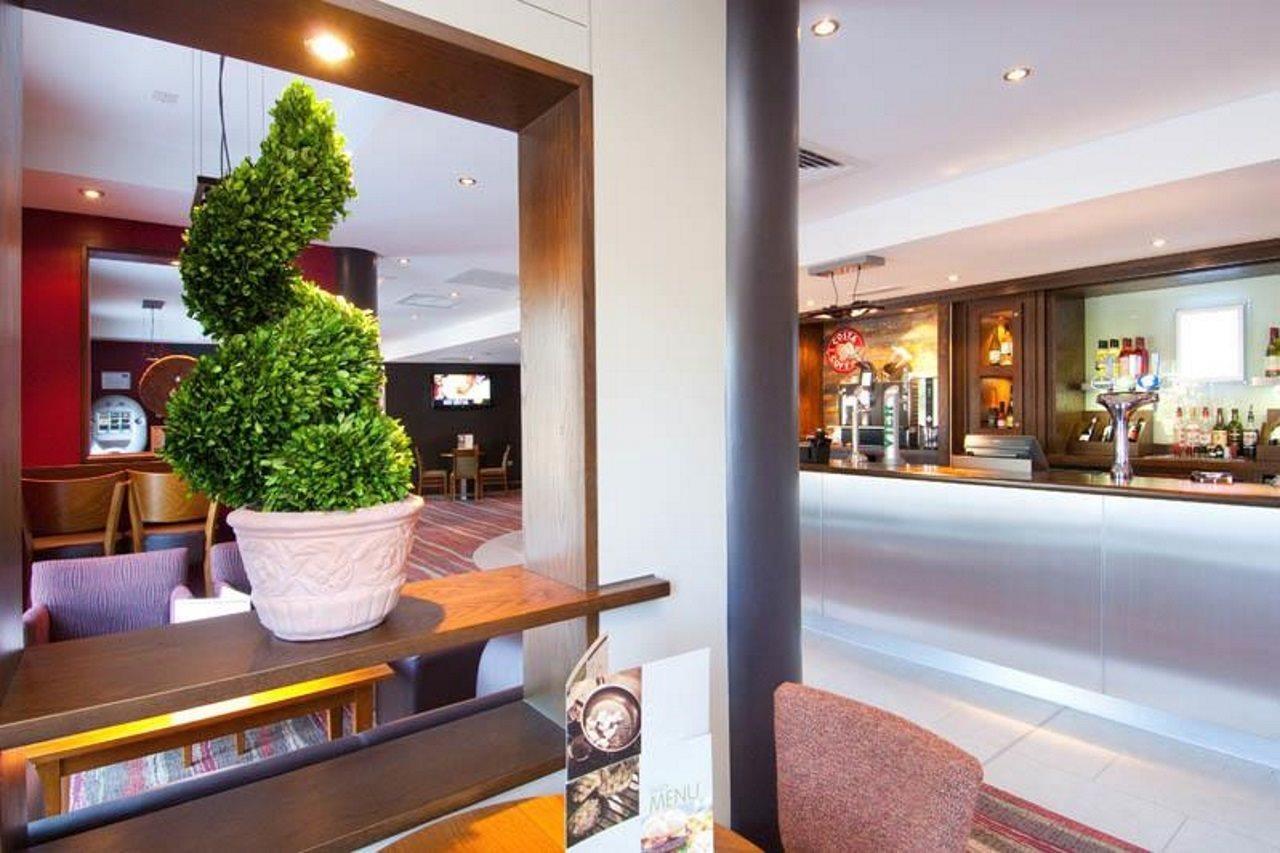 קרואולי Premier Inn London Gatwick Airport - Manor Royal מראה חיצוני תמונה